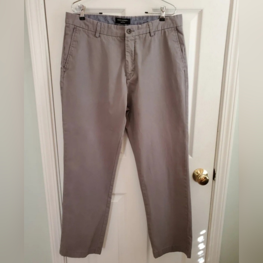 Banana Republic Chinos Mens 35×32.